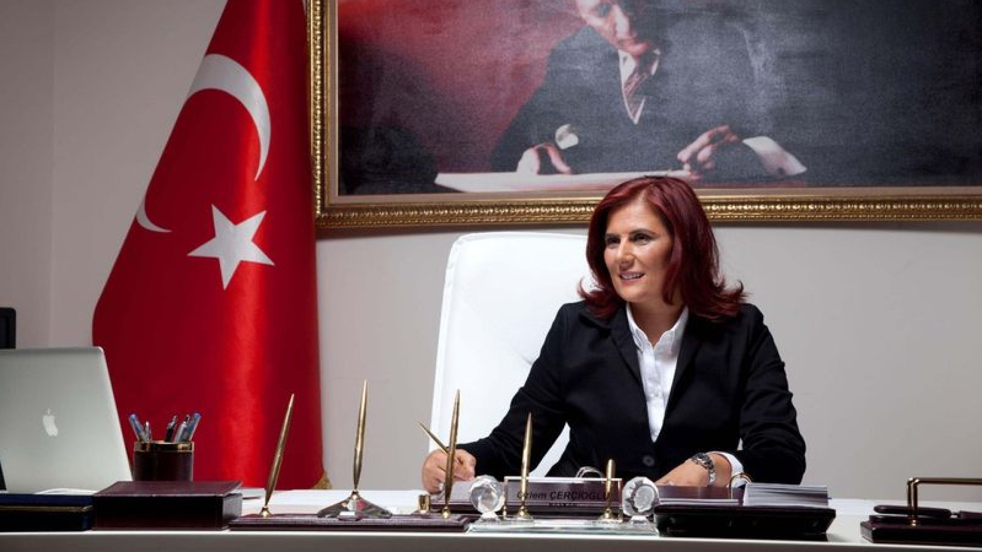 Aydın Büyükşehir Belediye Başkanı Özlem Çerçioğlu, CHP Lideri Özgür Özel'e Suç Duyurusunda Bulundu