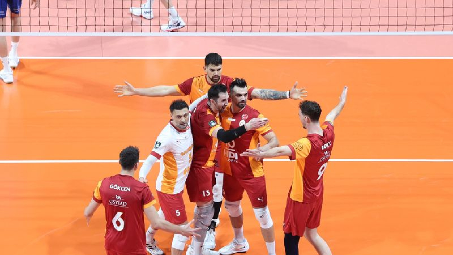 Galatasaray, CEV Şampiyonlar Ligi'nde Halkbank'ı 3-1 Mağlup Etti