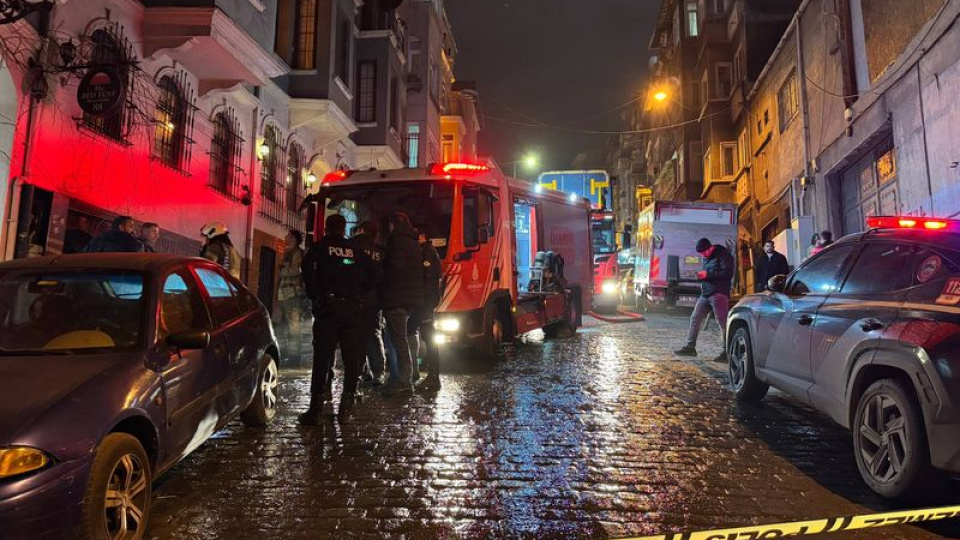 Beyoğlu'nda 2 ayrı otelde 2 ayrı yangın!