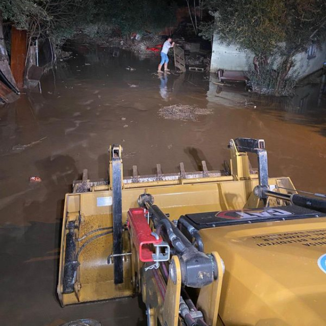 Manisa'da sağanak hayatı olumsuz etkiledi
