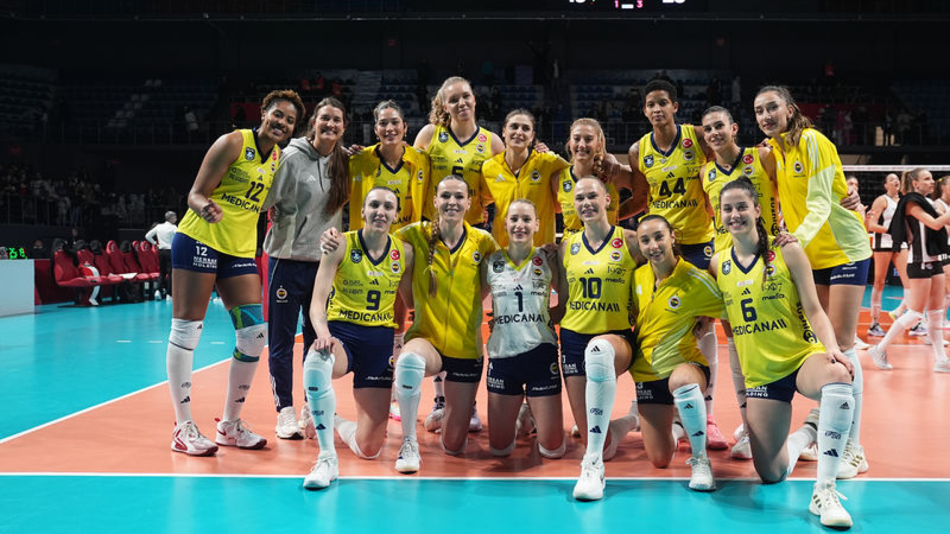 Fenerbahçe Medicana, Benfica'yı 3-0 Yenerek Çeyrek Final Biletini Kaptı