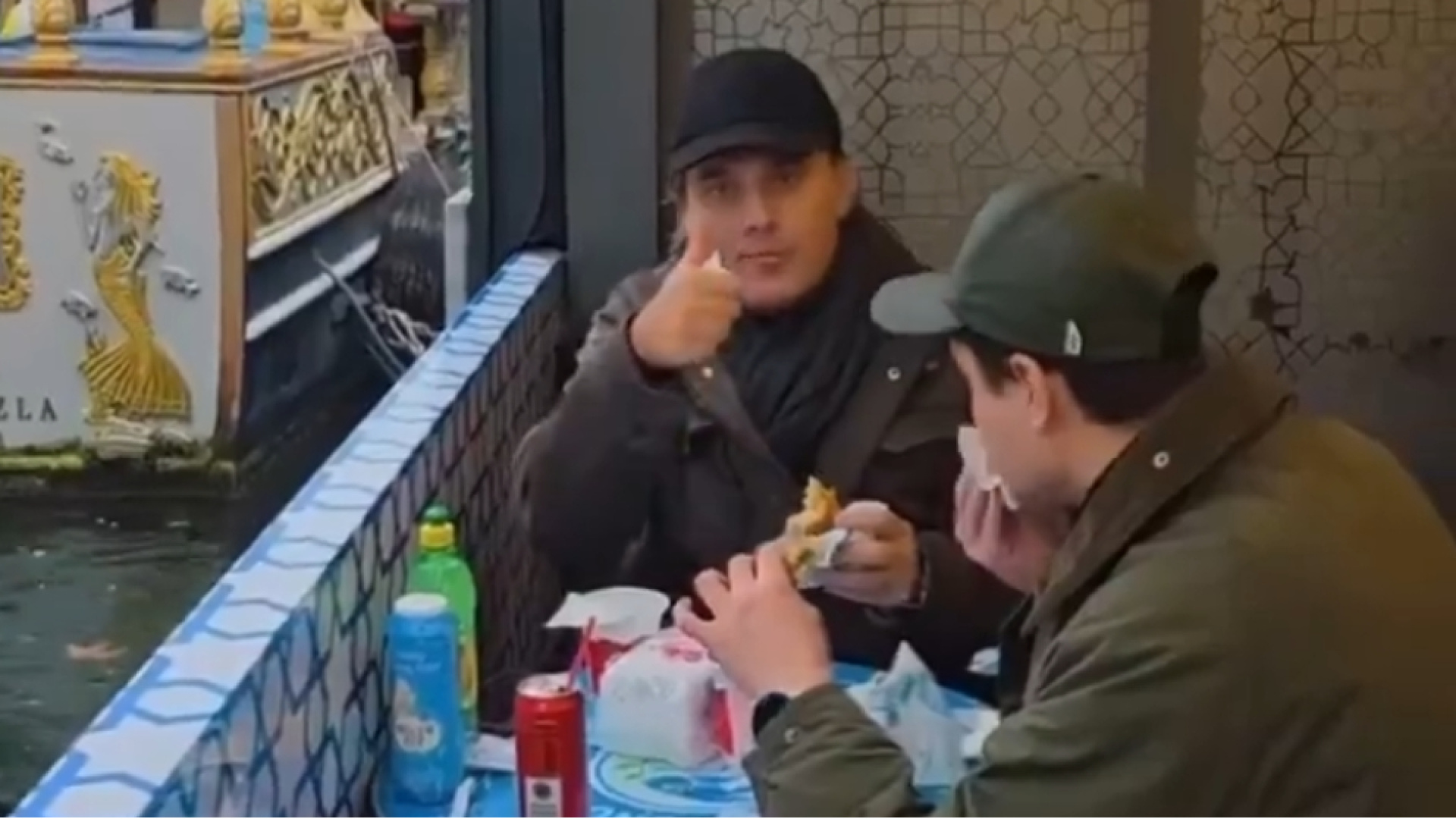 Vincenzo Montella, Eminönü'nde balık ekmek yedi