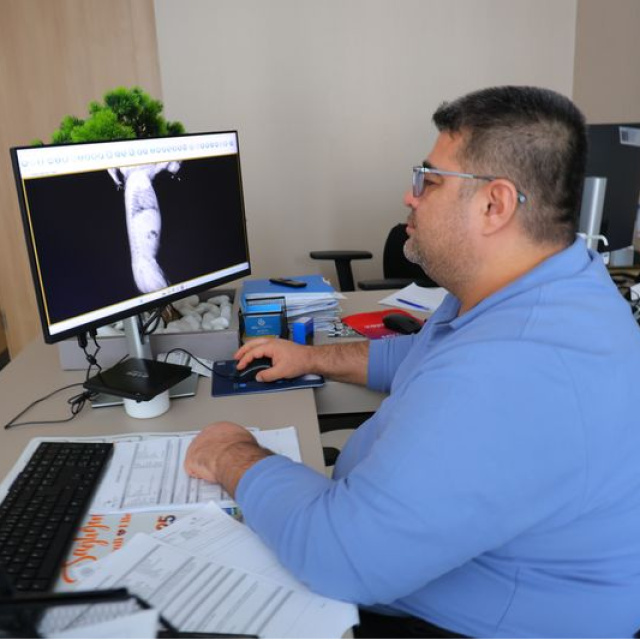 Bebeğin sırtından tel parçası çıktı