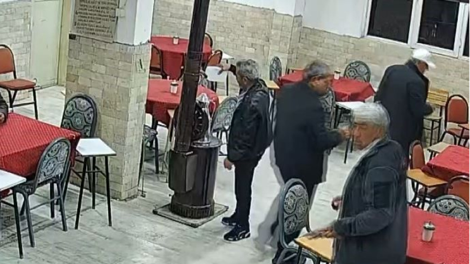 Sobaya kolonya döktüler, çakmakla yaktılar