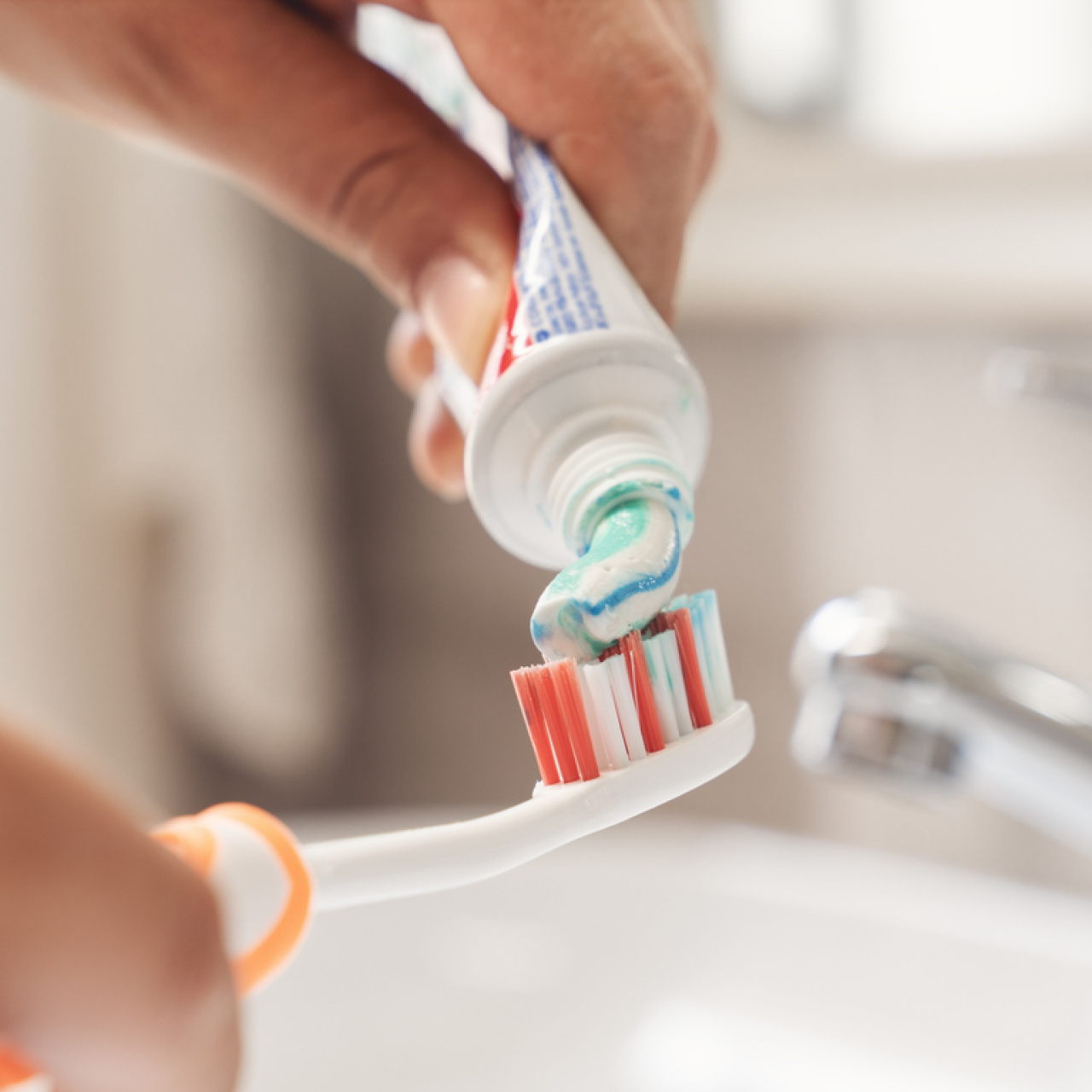 Ramazan’da ezan okunurken diş fırçalamak