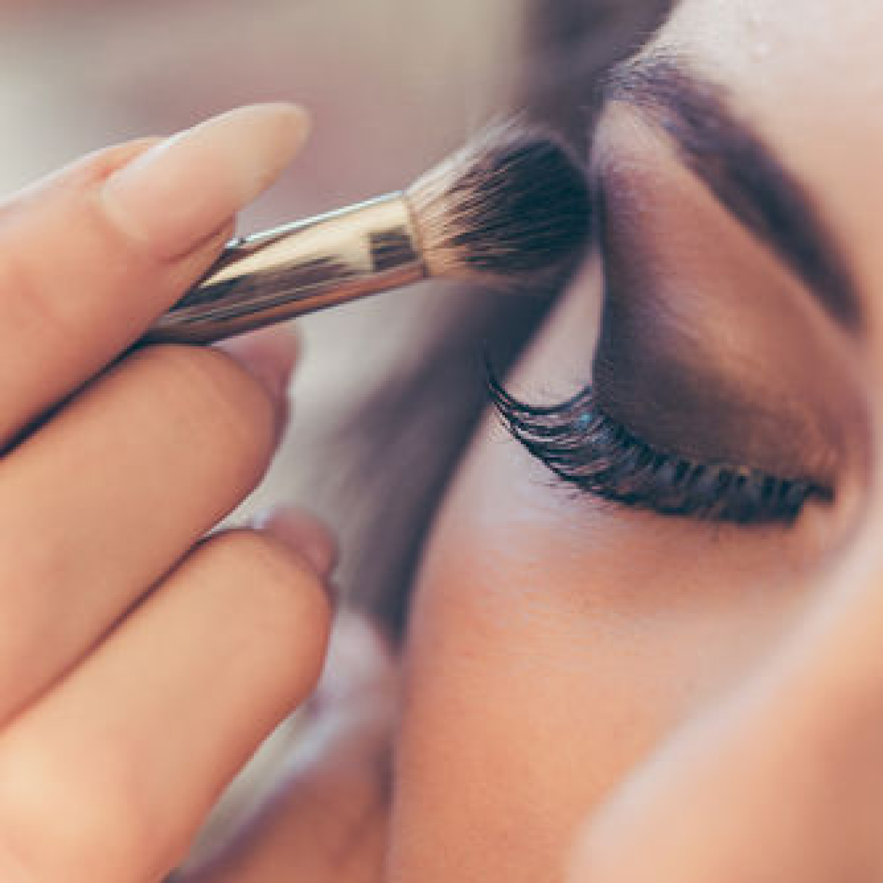 Buğulu göz makyajı naıl yapılır?