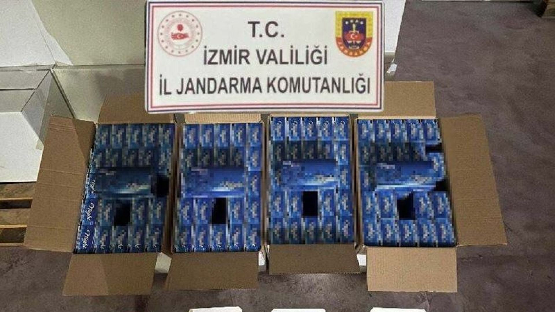 İzmir'de Jandarma Operasyonu: 12.7 Milyon Bandrolsüz Makaron Ele Geçirildi