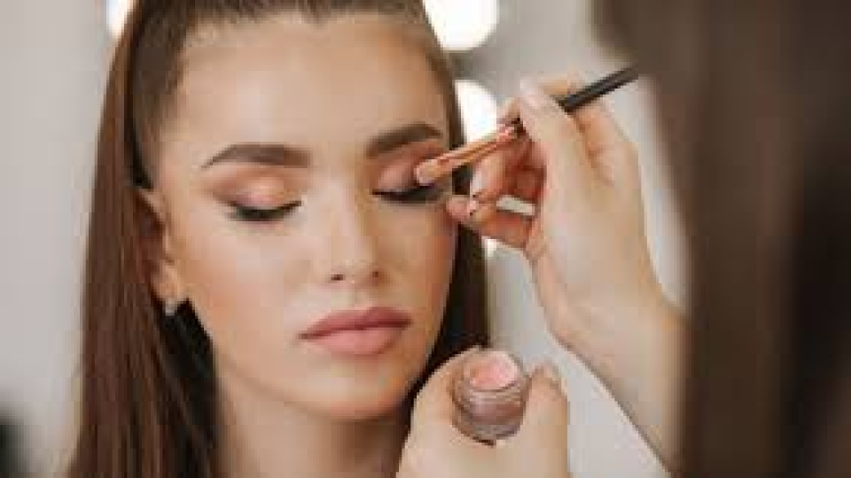 Göz makyajı nasıl yapılır?