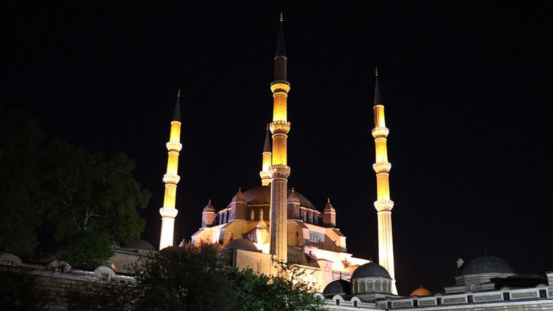 Berat Kandili 2026: Diyanet ile İbadetler, Oruç, Dua ve Zikirler