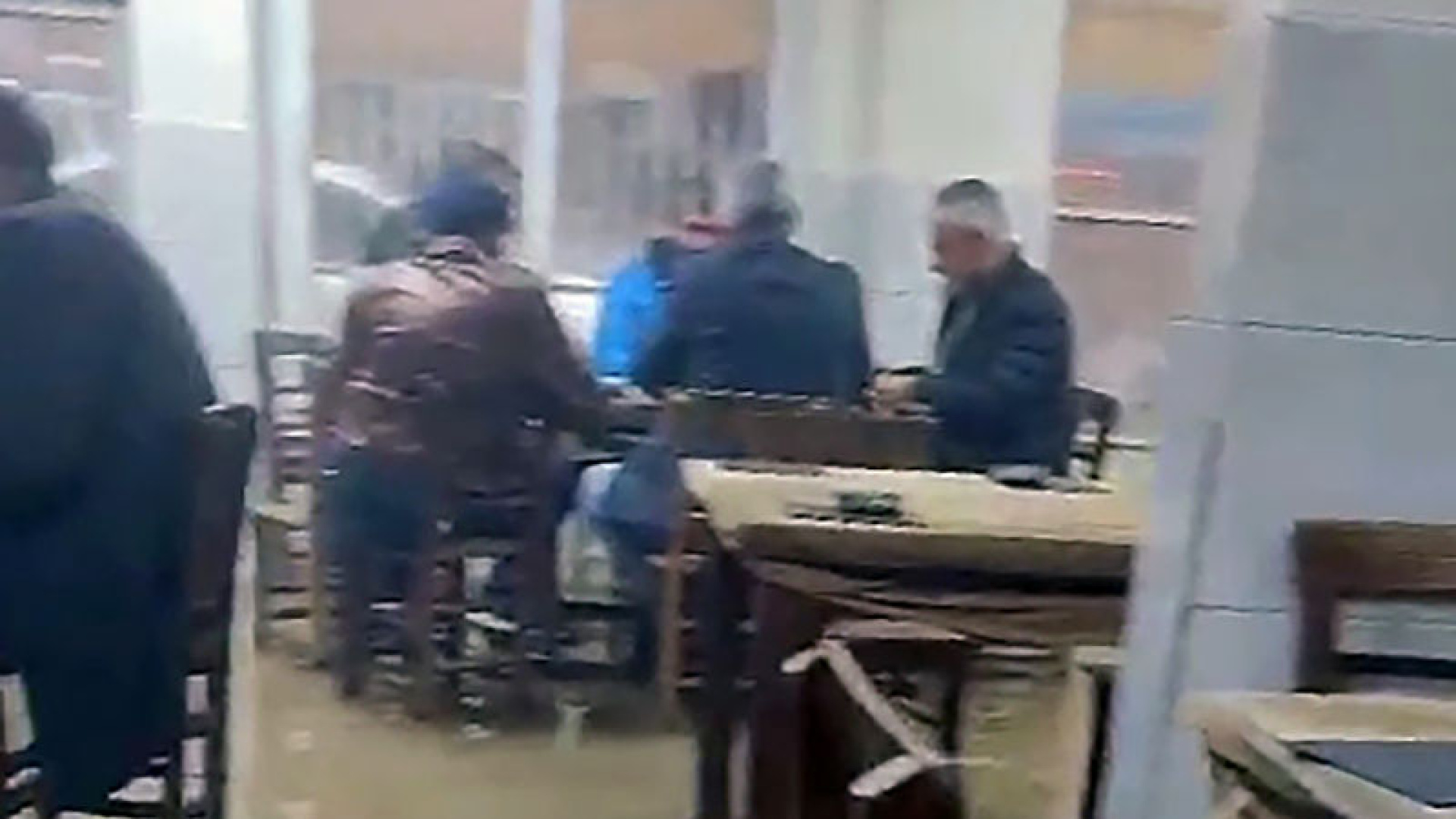 Mekanı su bastı oyuna devam ettiler