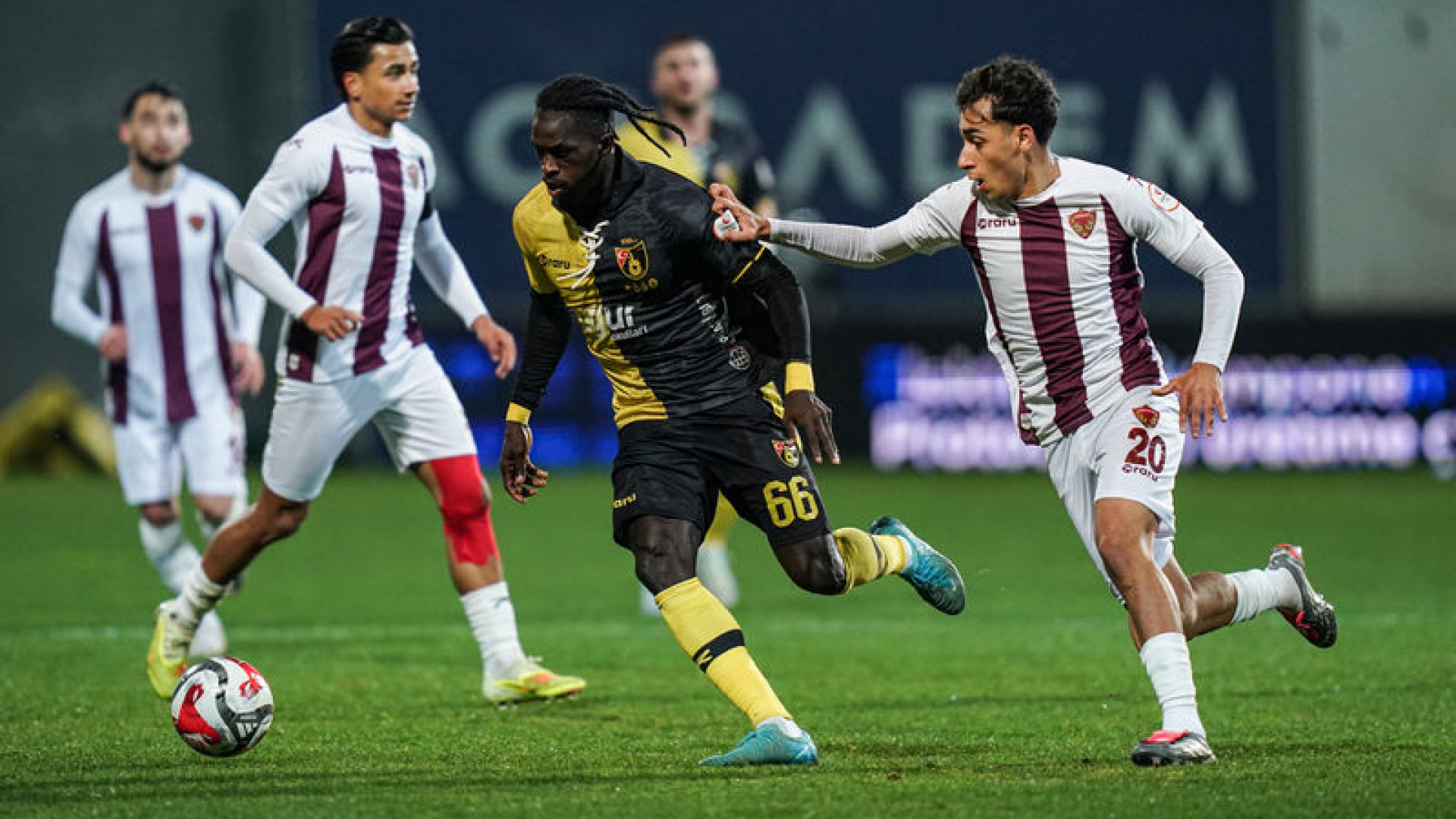 İstanbulspor, Hatayspor'u 1-0 Mağlup Ederek Trendyol 1. Lig'de Önemli Bir Galibiyet Aldı