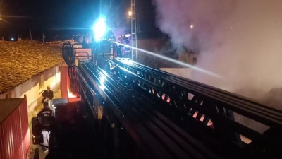 Balıkesir'de samanlıkta yangın çıktı