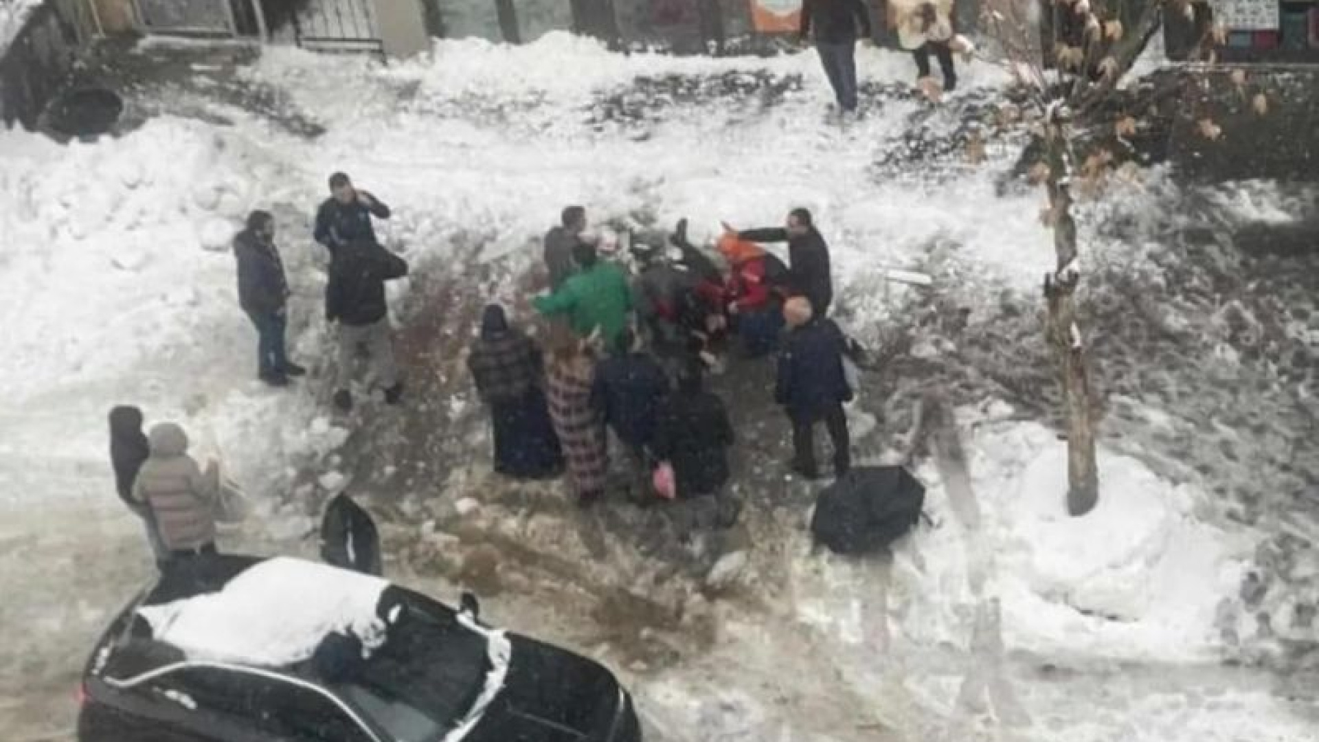 Kar kütlesi yine can aldı! 55 yaşındaki Fatma Baylaz yaşamını yitirdi - Son dakika Bingöl haberi | Son dakika haberleri