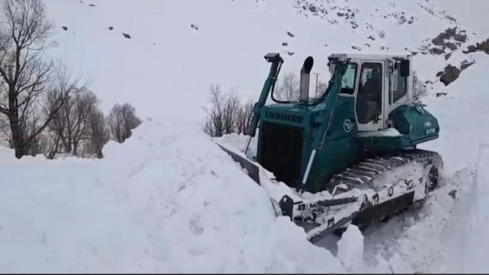 Şırnak'ta kar 2 metreyi aştı
