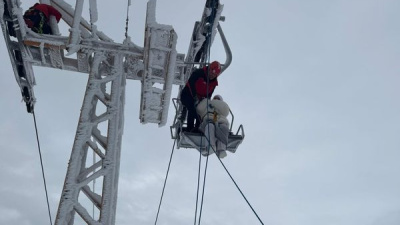40 tatilci telesiyejde mahsur kaldı!