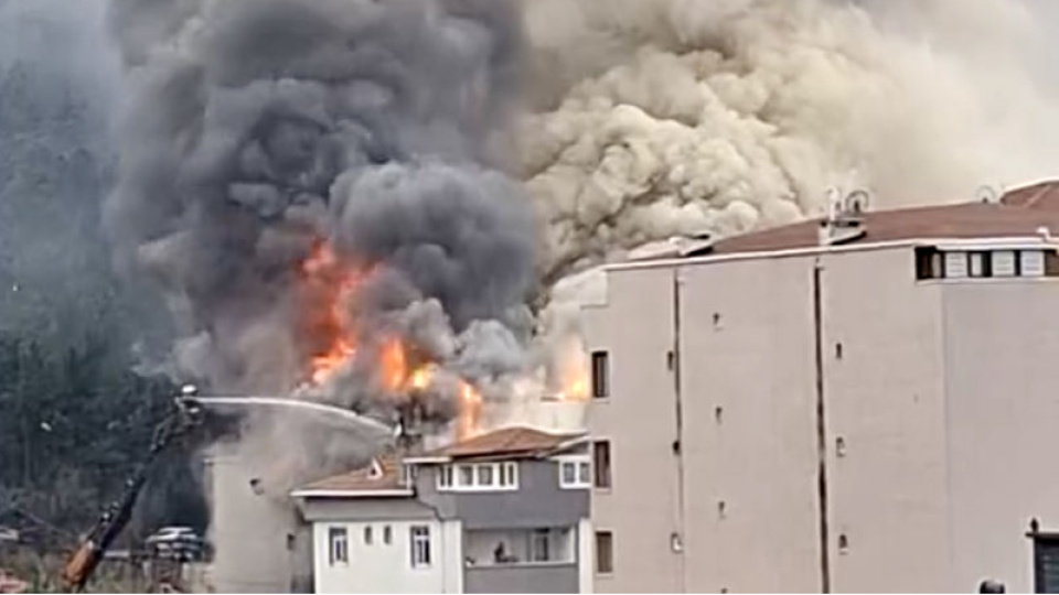 Ataşehir'de korkutan yangın!