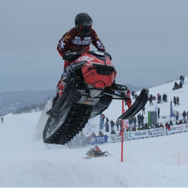 Rize'de Dünya Kar Motosikleti Şampiyonası başladı