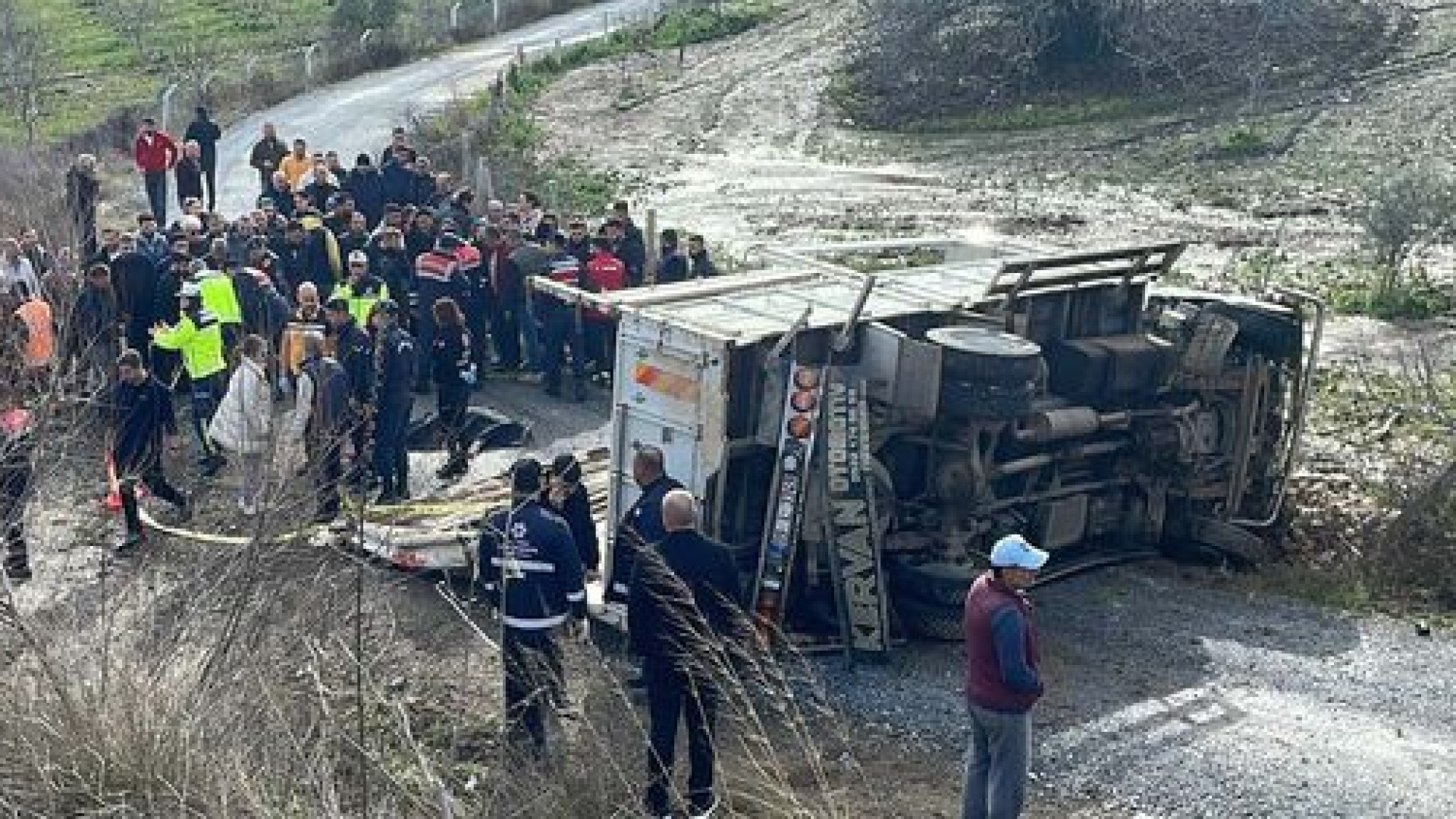 Son dakika: Aydın'da kamyonet tali yola yuvarlandı: 1 ölü, 2 yaralı | Son dakika haberleri