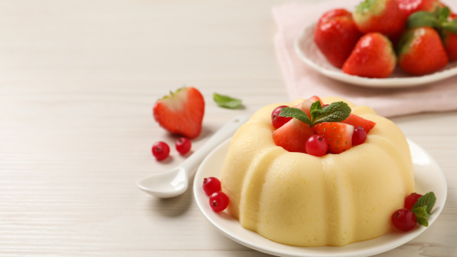 Çilekli irmik tatlısı tarifi