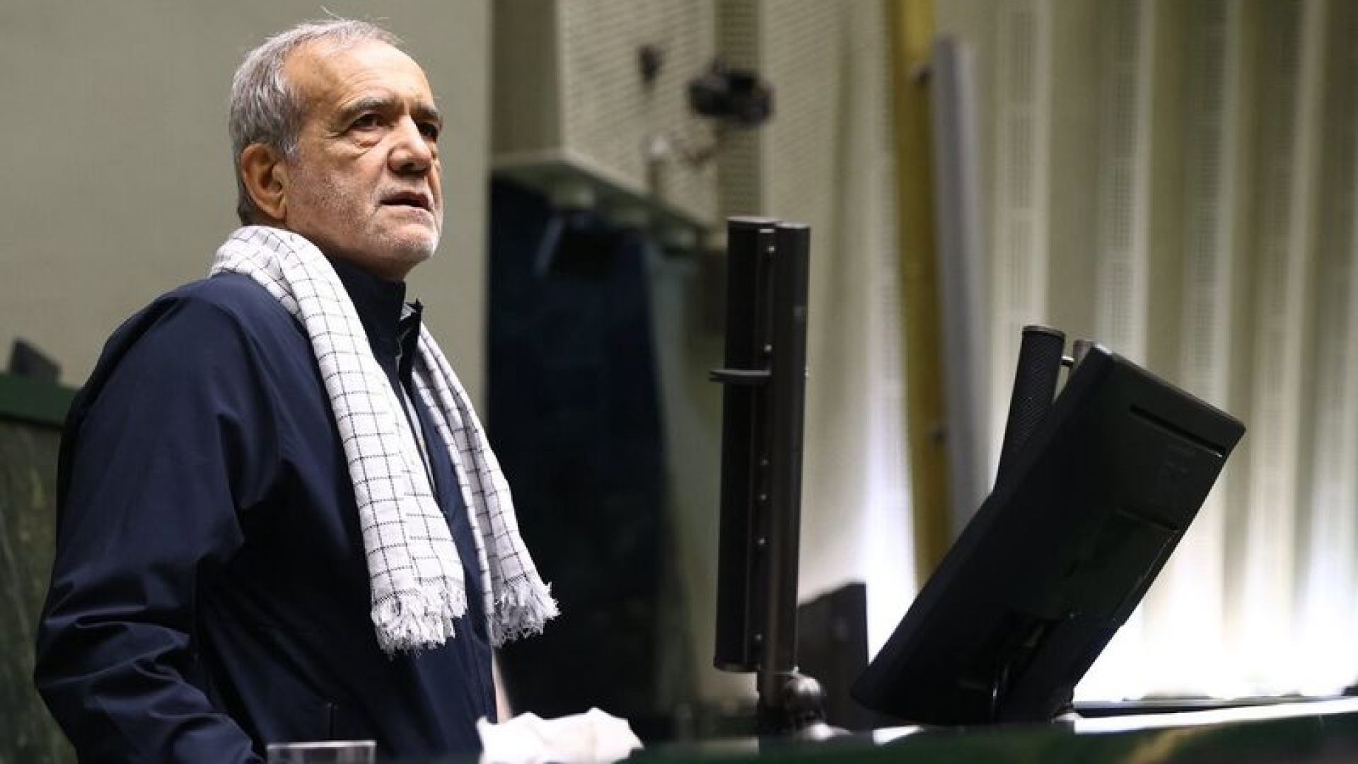 Pezeşkiyan: Halka Karşı Davranış Biçimimizi Değiştirmeliyiz