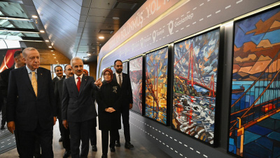 Cumhurbaşkanı Erdoğan ve Uraloğlu, birlikte sergi gezdi