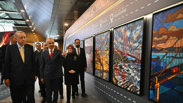 Cumhurbaşkanı Erdoğan ve Uraloğlu, birlikte sergi gezdi