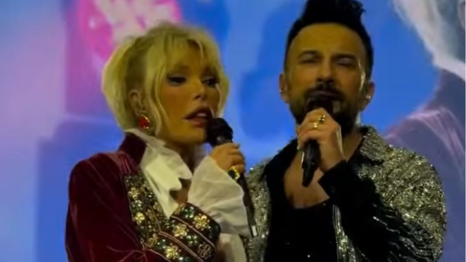 Tarkan ve Ajda Pekkan İstanbul Konserinde Buluştu: Yakar Geçerim Düeti