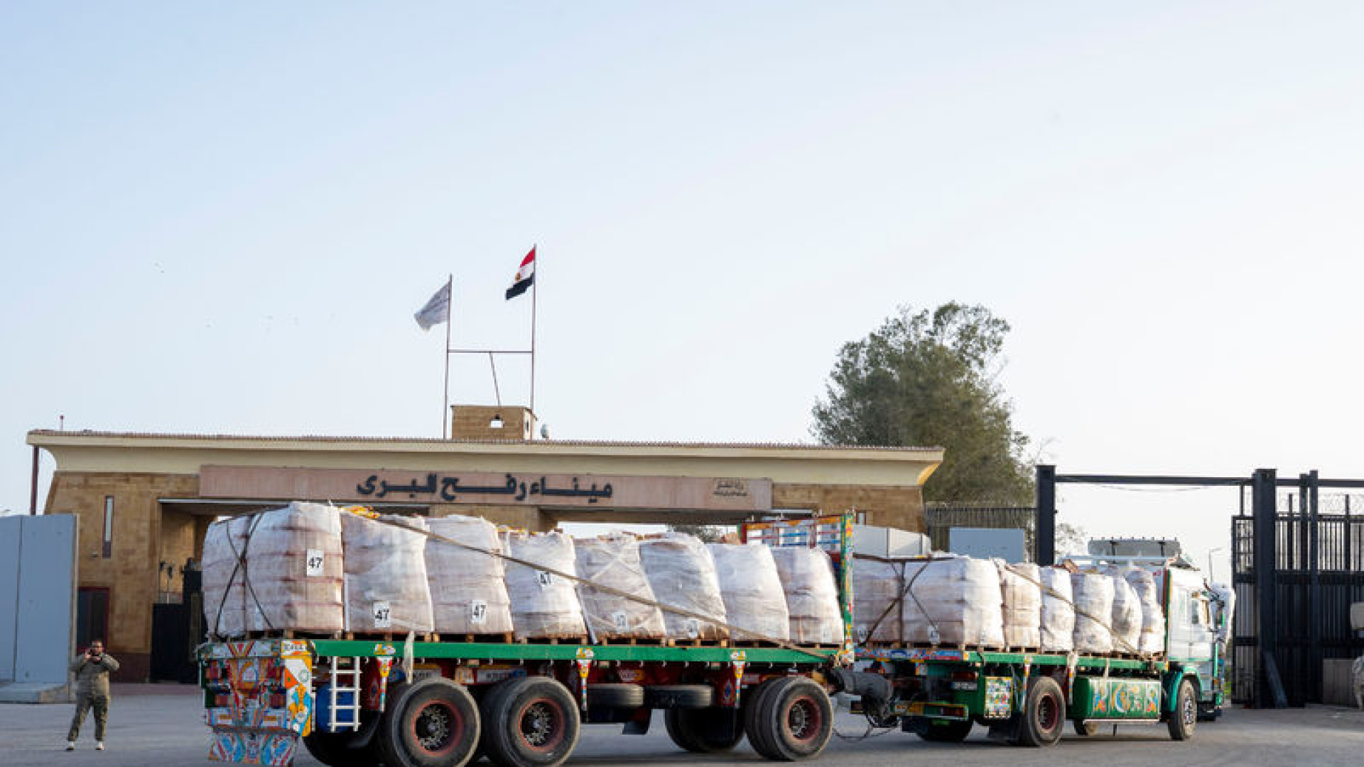 Gazze ile Mısır arasındaki Refah Sınır Kapısı yaya geçişlerine "deneme" amaçlı açıldı | Dış Haberler