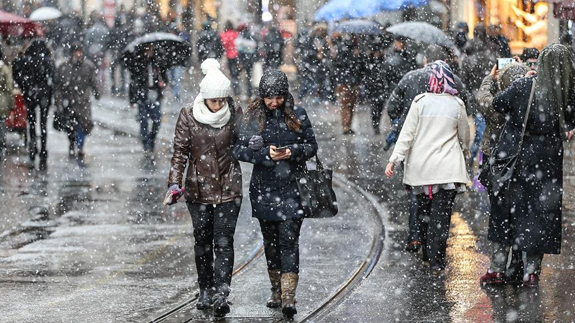 İstanbul'da Kar Ne Zaman Yağacak? AKOM'dan 2 Şubat Pazartesi İçin Kritik Uyarı!