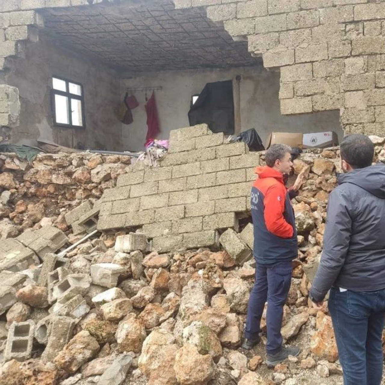 Şiddetli yağış yıkıma neden oldu