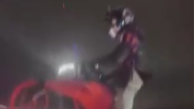 Tehlikeli motosiklet yolculuğu kameralarda