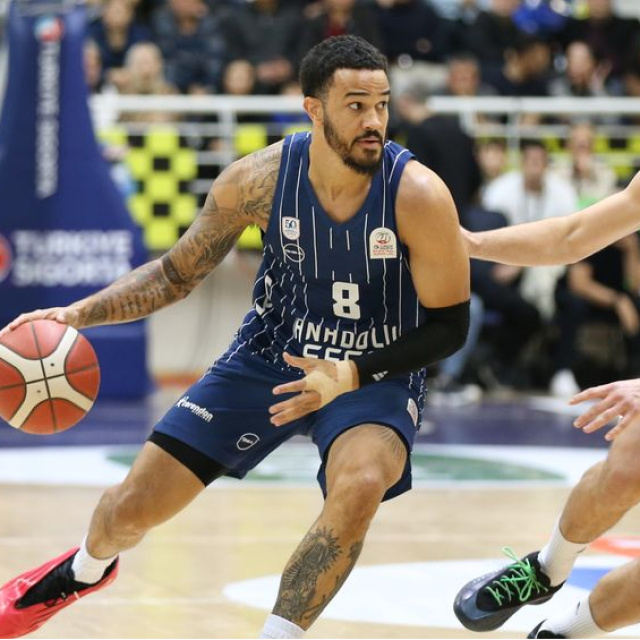 Anadolu Efes deplasmanda kazandı!