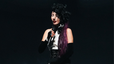 Gözyaşlarına boğuldu