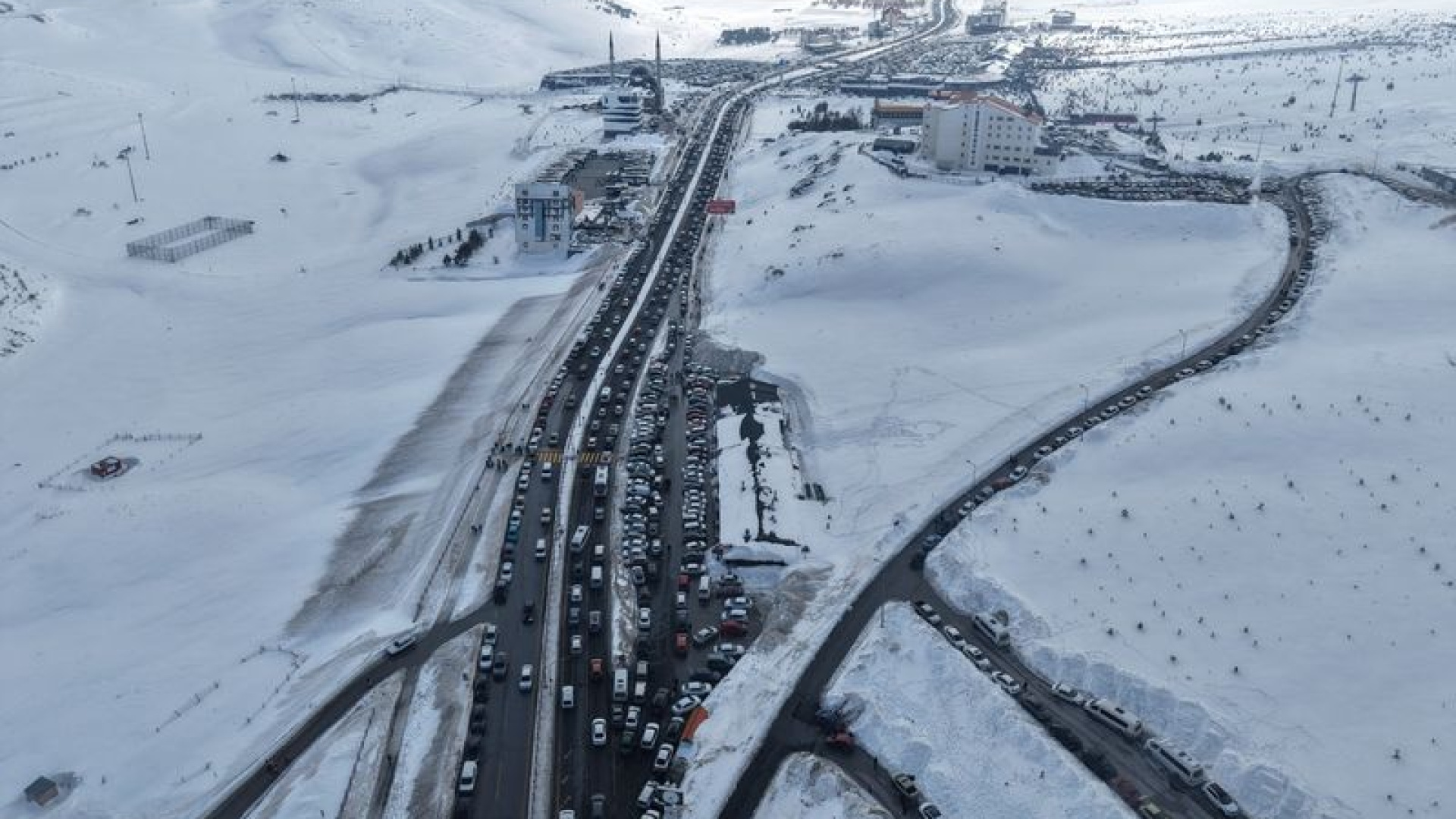 Erciyes trafiği! Görüntüler şaşkına çevirdi! | Son dakika haberleri