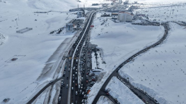 Erciyes trafiği! Görüntüler şaşkına çevirdi!