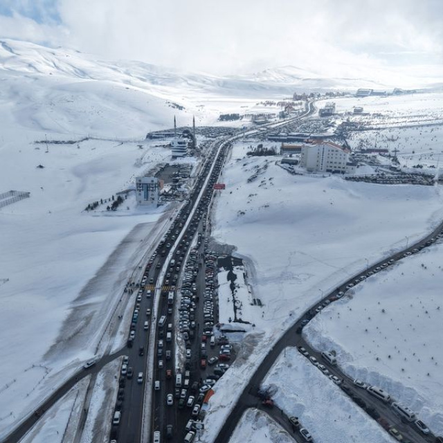 Erciyes trafiği! Görüntüler şaşkına çevirdi!