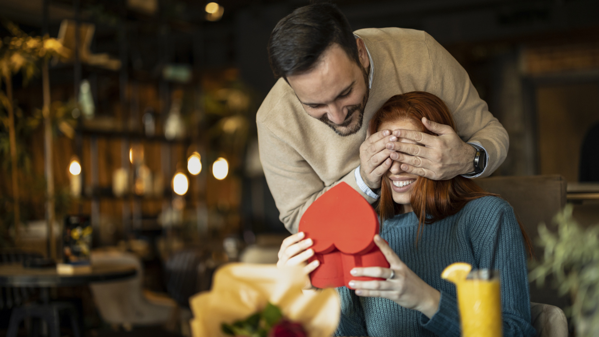Sevgililer günü alışverişine bu listeye bakmadan çıkmayın! Kız arkadaşınız için anıların gücünden ilham alan her bütçeye uygun hediye önerileri!