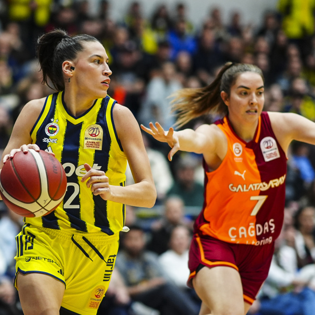 Kadınlar derbisinde zafer Fenerbahçe Opet'in!