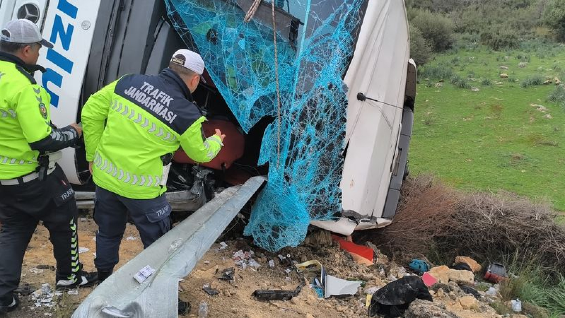 Antalya ve Burdur'da Yaşanan İki Ayrı Trafik Kazasında Toplam 17 Can Kaybı