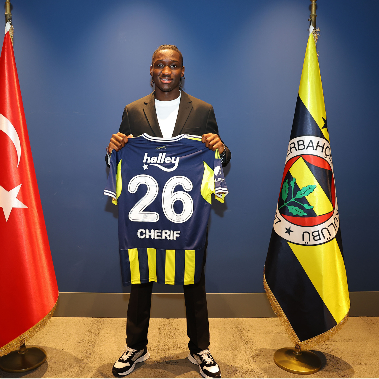Fenerbahçe, Cherif'i resmen açıkladı!