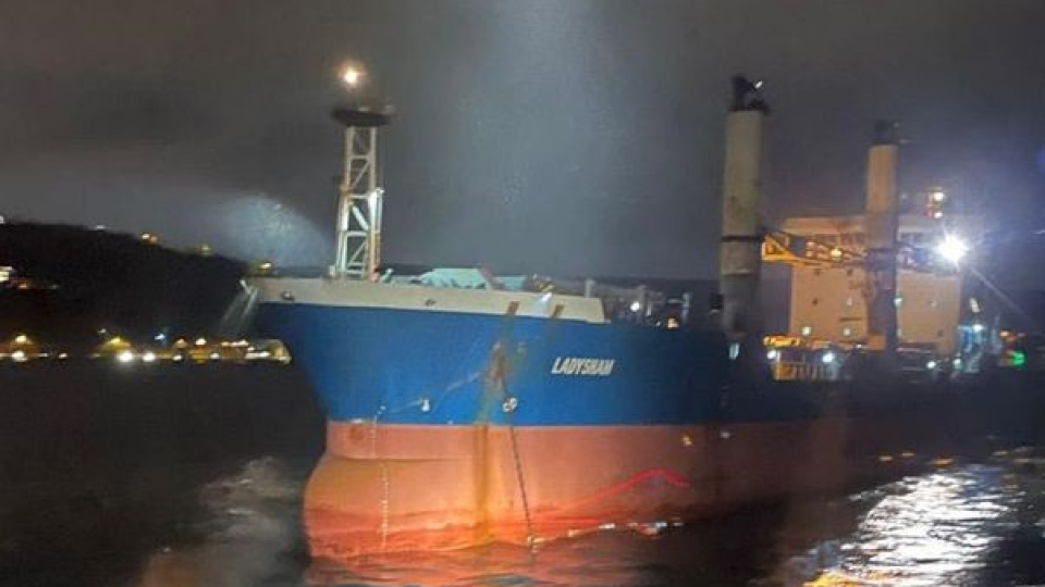 İstanbul Boğazı'nda sürüklenen kuru yük gemisi kurtarıldı