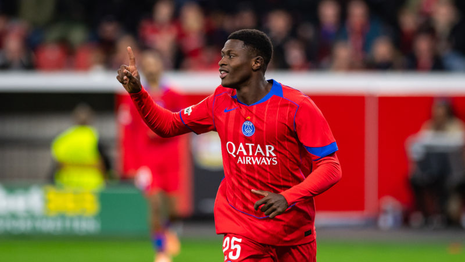 PSG, Strasbourg'u 2-1 Yenerek Liderliğini Sürdürdü