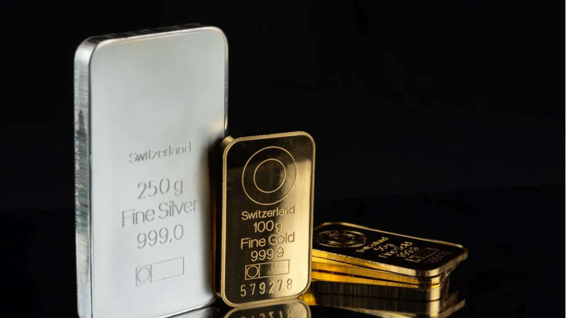 Altın ve gümüş yeni haftaya düşüşle başladı: Altın fiyatları rekor yükselişin ardından neden düştü?  İşte 2 Şubat 2026 Gram altın, çeyrek altın, Cumhuriyet altını ve gümüş fiyatları - Altın Haberleri