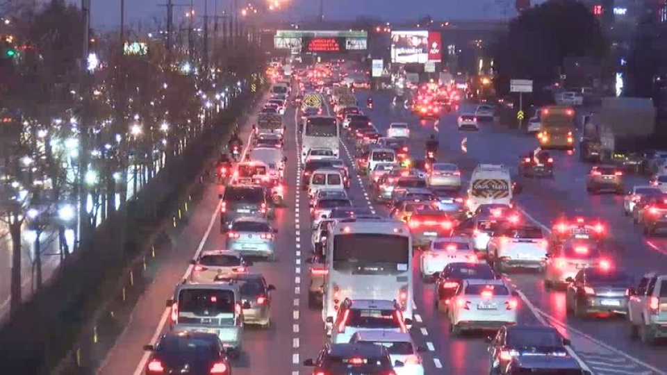 Yarıyıl tatili bitti... Yollar kilit