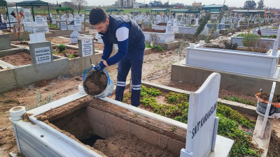 Sel, mezarlığı da yuttu!