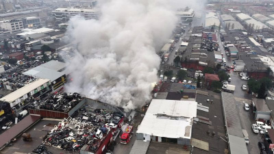 Başakşehir'de sanayi sitesinde yangın!