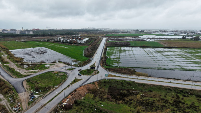 Antalya'da büyük enkaz! Hortum sonrası su çekilmedi!