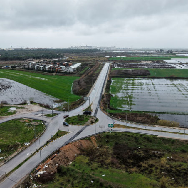 Antalya'da büyük enkaz! Hortum sonrası su çekilmedi!