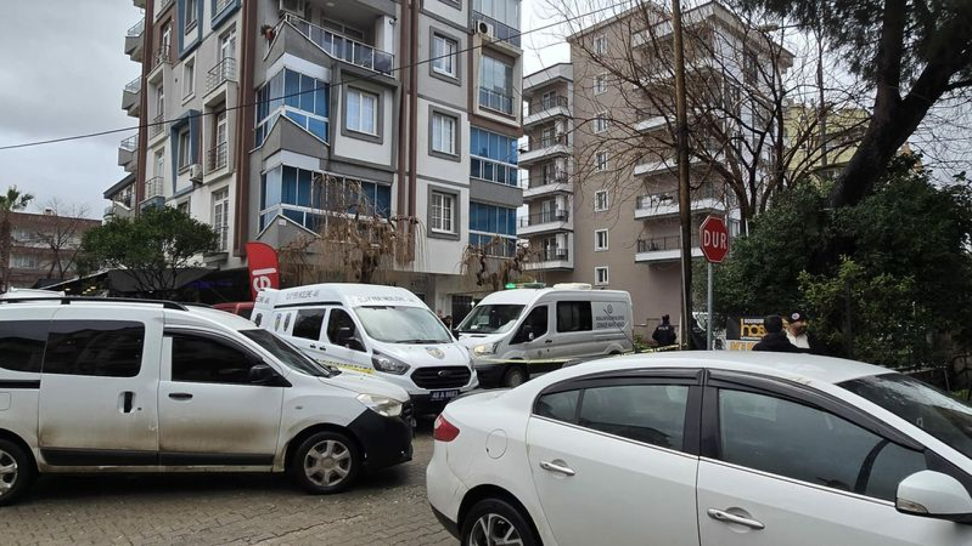 Milas'ta Üç Çocuk Annesi Özlem Arslan, İşe Giderken Bıçaklı Saldırıda Hayatını Kaybetti