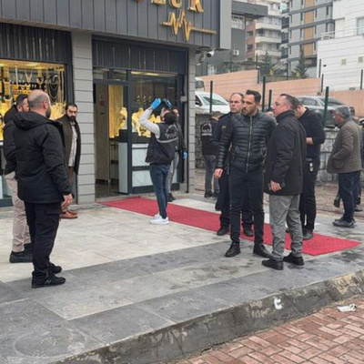Kuyumcuda silahlı soygun! Müdahale eden bir polis vuruldu!